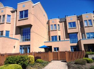 313 Franklin Ct, Edgewater, NJ 07020