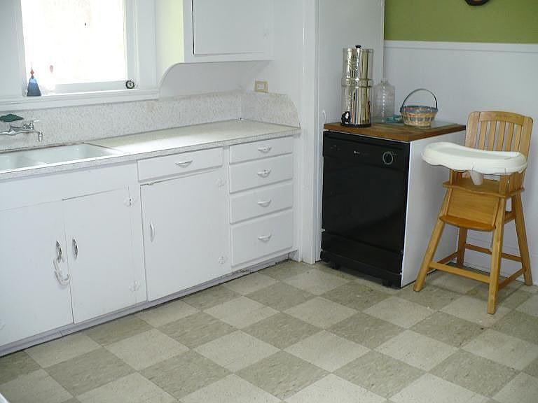 2nd image of 2001 Walnut St
