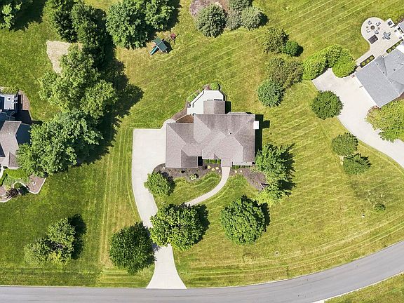 3rd image of 2312 Sycamore Hills Dr