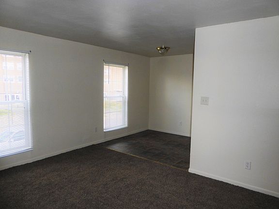 3rd image of 202-212 1/2 W Montgomery St #202