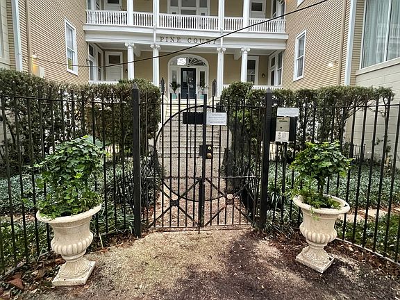 2nd image of 625 Pine St APT 10