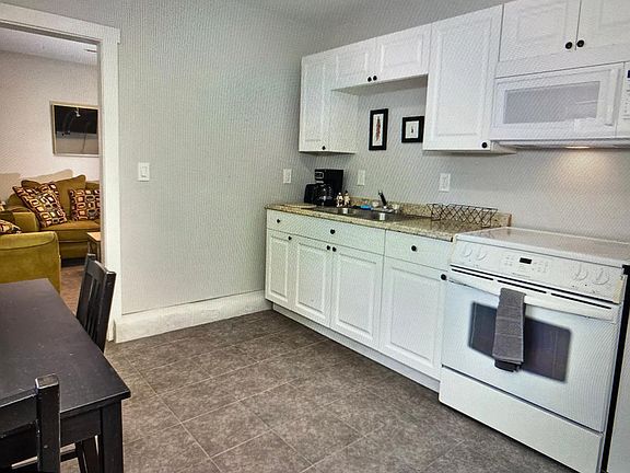 2nd image of 504 N Bradford Ave