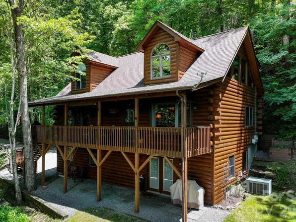 394 Hickory Dr, Waynesville, NC 28786