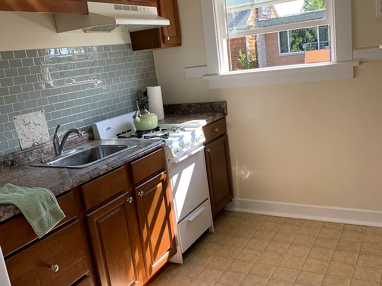 4507 Phinney Ave N — Photo 10