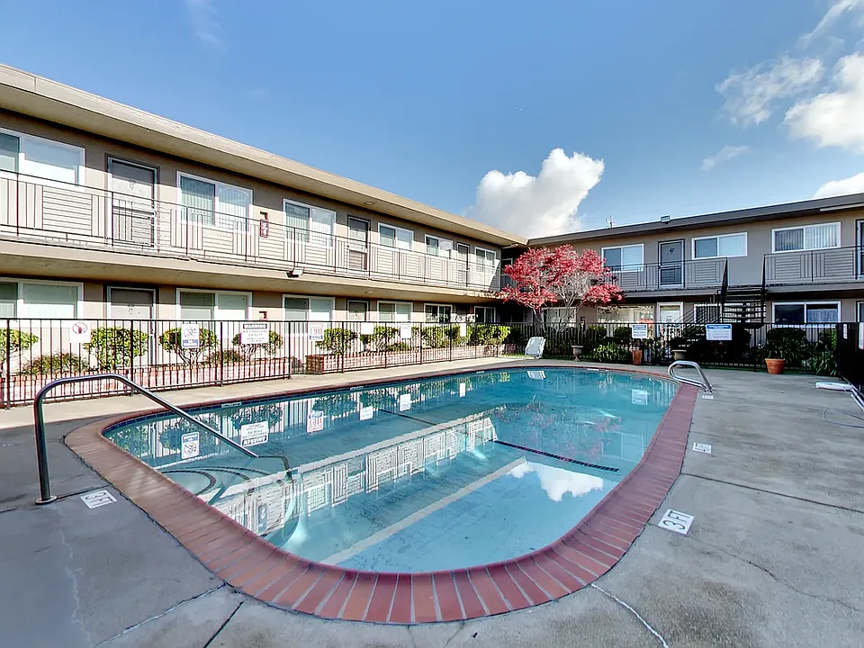 PARKSIDE APARTMENTS