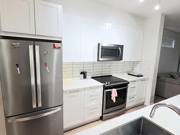 4th image of 18505 Laurensen Pl #708