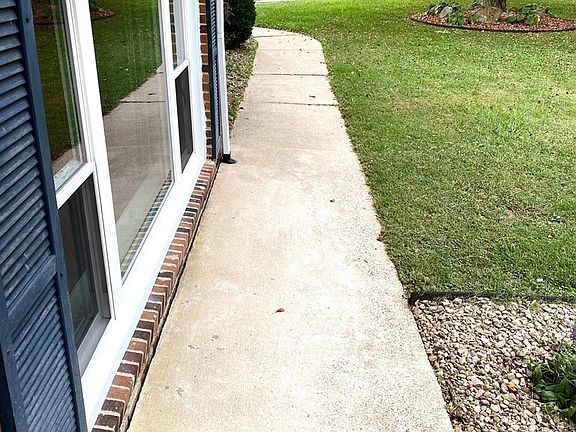 4th image of 9 La Donna Ave