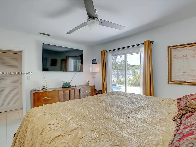 2601 NE 11th Ct — Photo 24