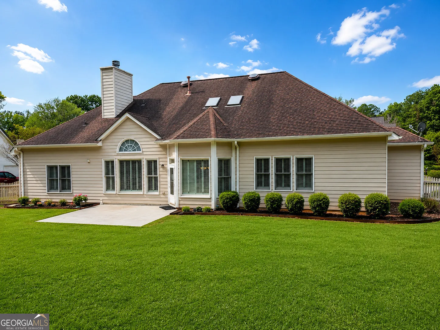 5 bed, 2.5 bath, 3117 sqft, $2,995 — Photo 3