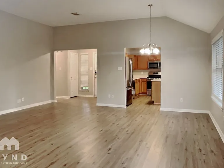598 Orangewood Dr — Photo 6