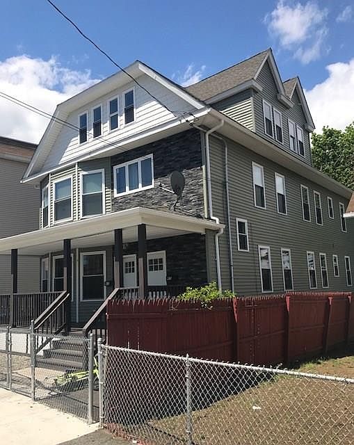 2nd image of 83 Beecher St