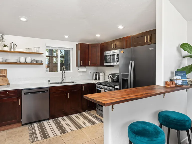 Los Cerritos Ln — Photo 9