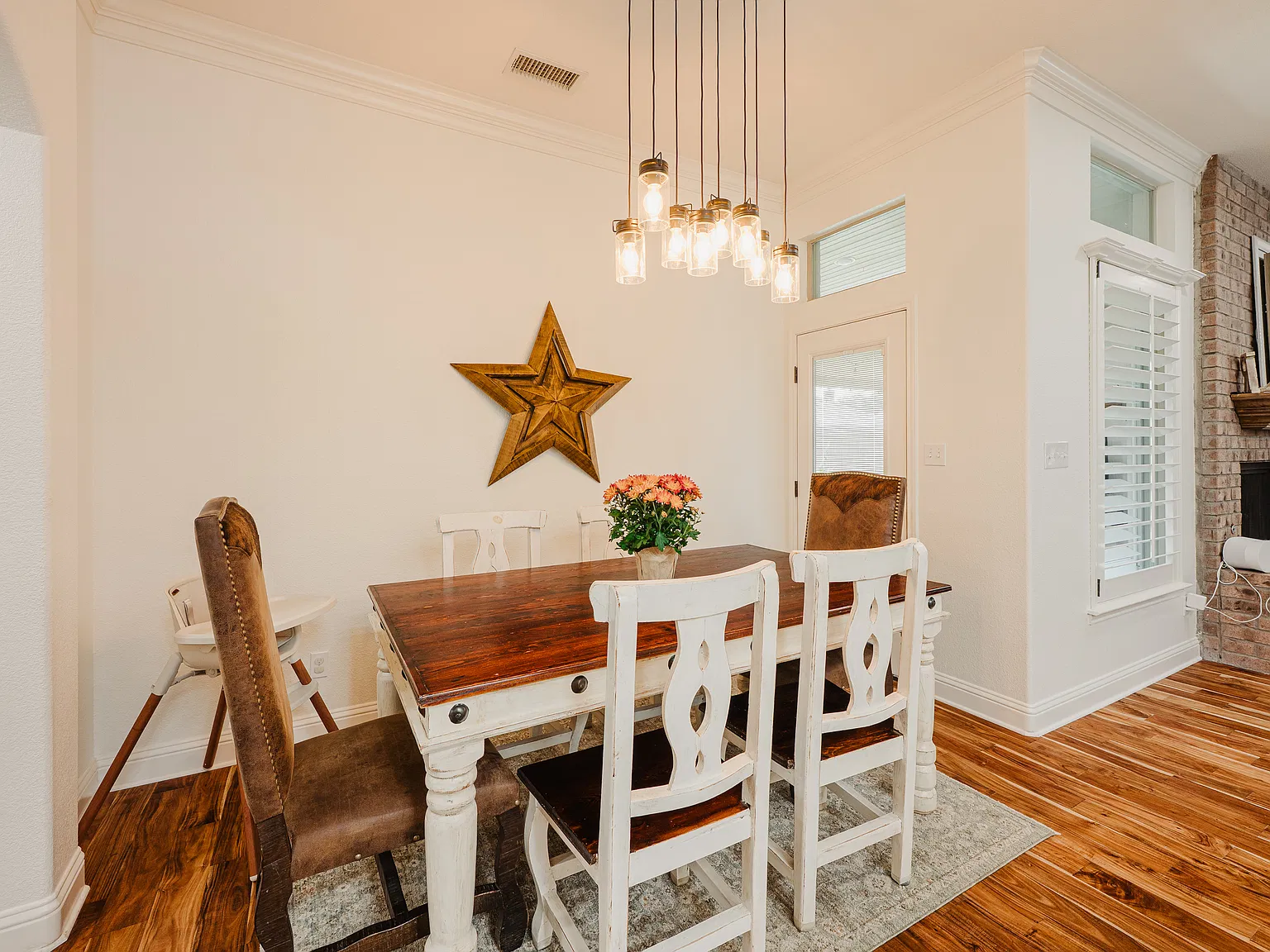 4 bed, 2378 sqft, $3,600 — Photo 4