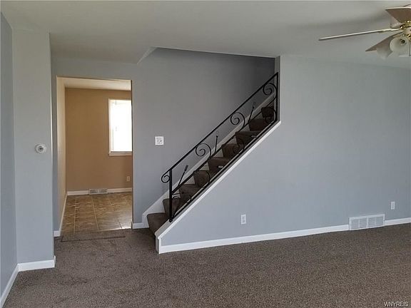 3rd image of 33 Nadine Dr
