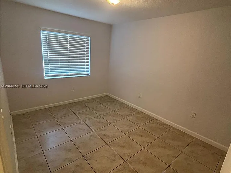 14042 NE 2nd Ave #14042 — Photo 9