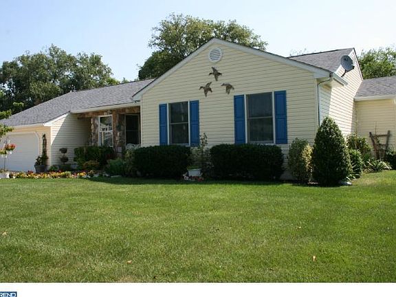 2nd image of 15 Fox Cove Dr