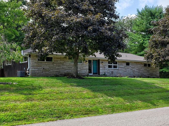 2nd image of 815 Golden Dr