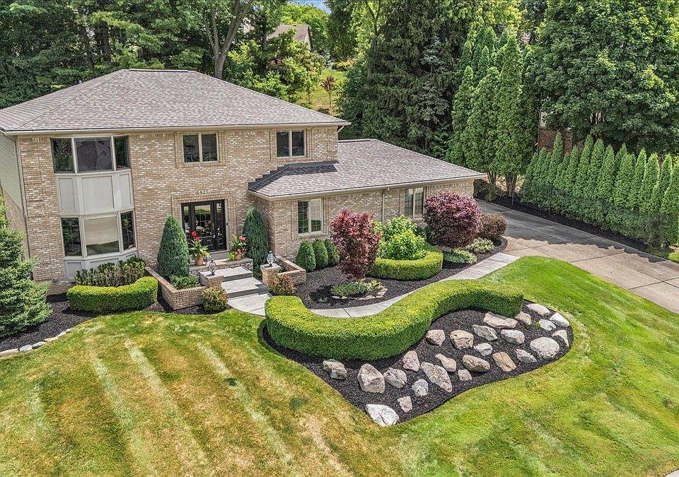 1st image of 821 Box Canyon Ct