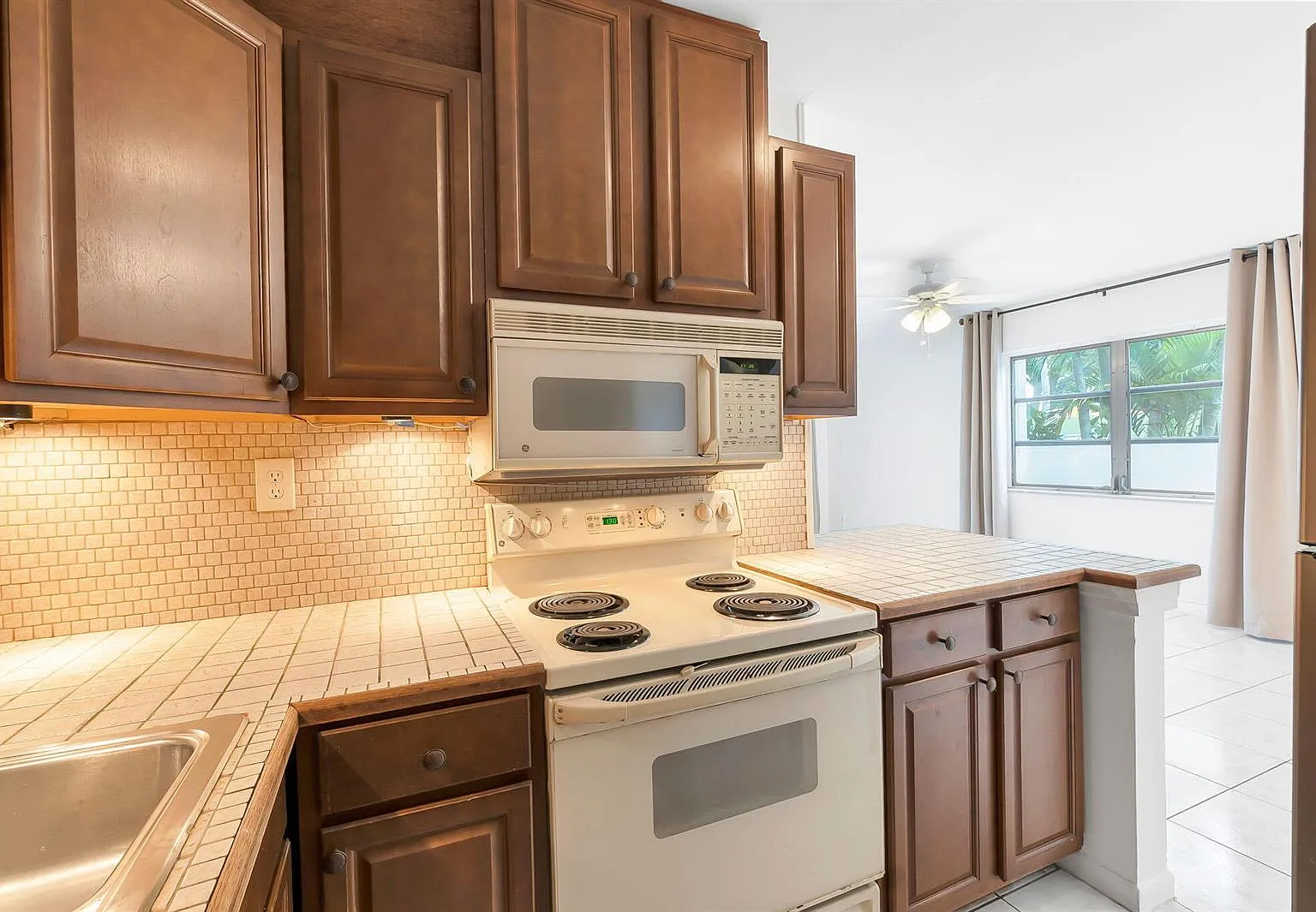1 bed, 725 sqft, $1,700 — Photo 2
