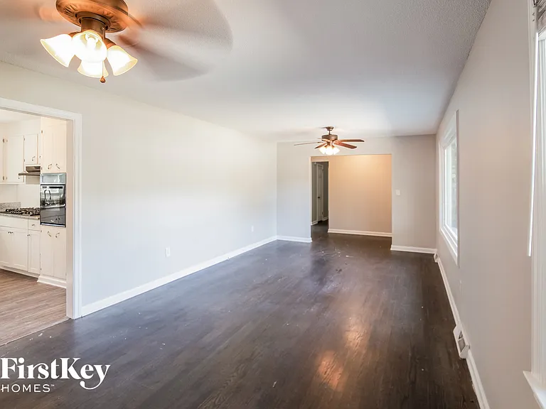 729 Harbor View Rd — Photo 4
