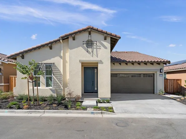 2112 White Oak Dr, Hollister, CA 95023