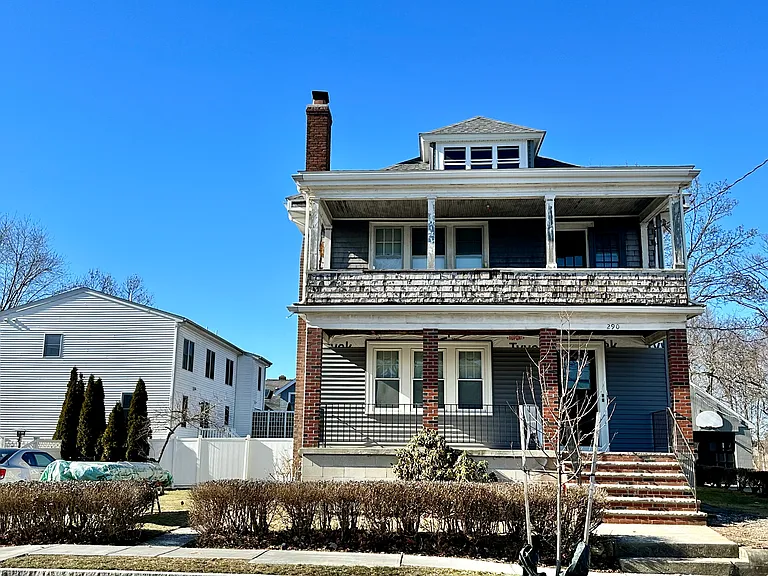 290 Waverley Ave #1 — Photo 11