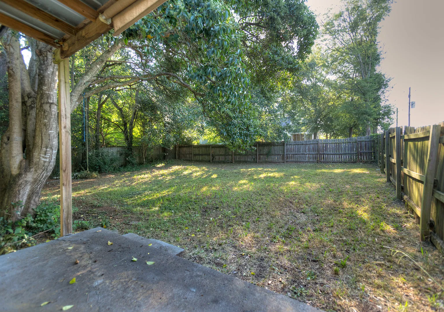 Charming House off Hawthorne Ave! — Photo 2