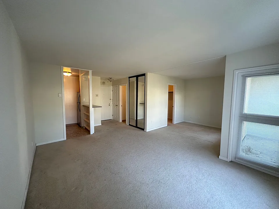 8 Admiral Dr #341