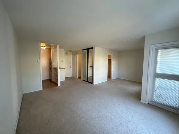 8 Admiral Dr, Emeryville, CA