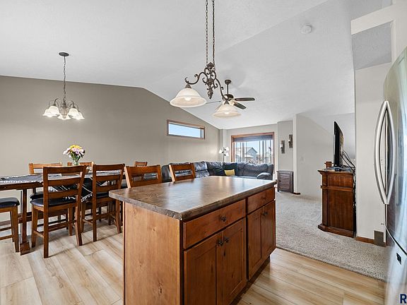 3rd image of 806 Rosewood Dr Drive