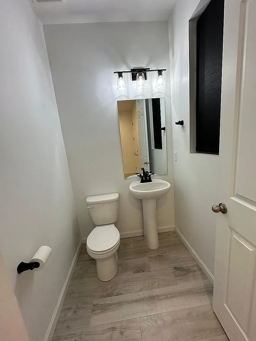 3 bed, 2.5 bath, 1900 sqft, $2,350 — Photo 4
