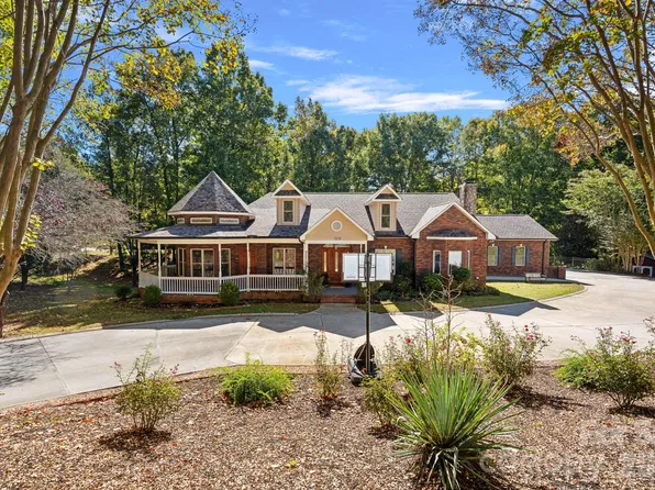 109 Folkstone Rd, Mooresville, NC 28117