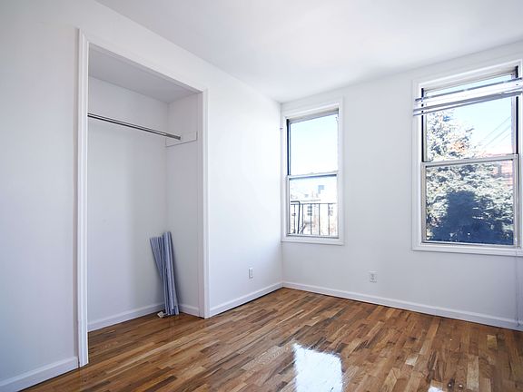2nd image of 211 Green St APT 3R