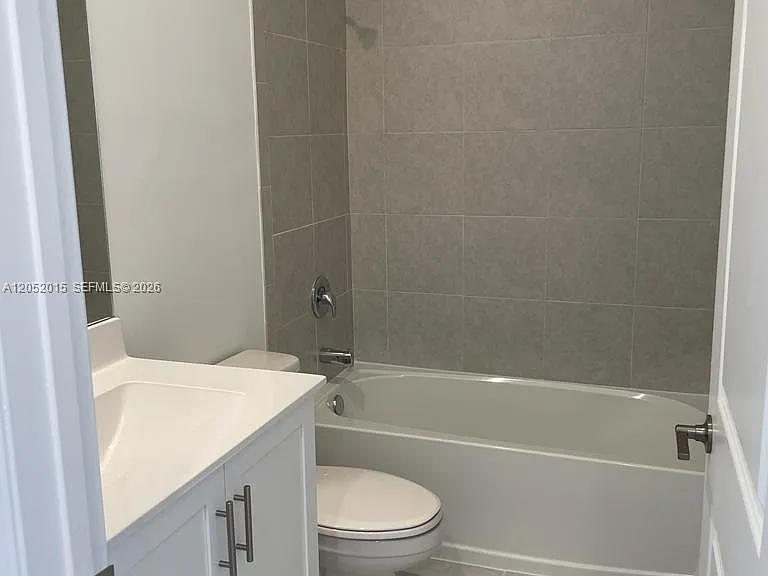 825 NE 211th St #825 — Photo 14
