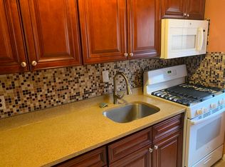 26124 Langston Ave #2B, Glen Oaks, NY 11004
