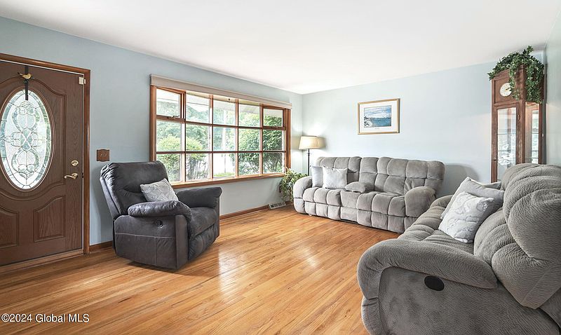 3rd image of 116 E Palmer Avenue