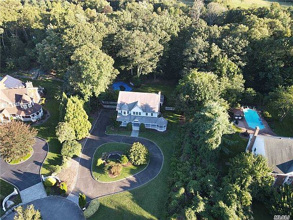 2nd image of 5 Fox Meadow Ln
