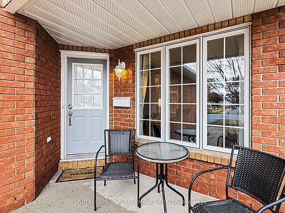 2nd image of 897 Paradise Cres