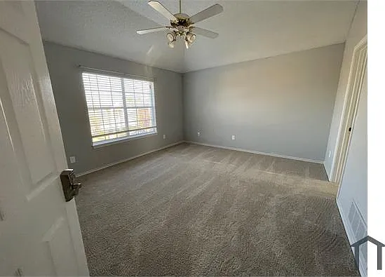 728 Fawn Valley Dr — Photo 3