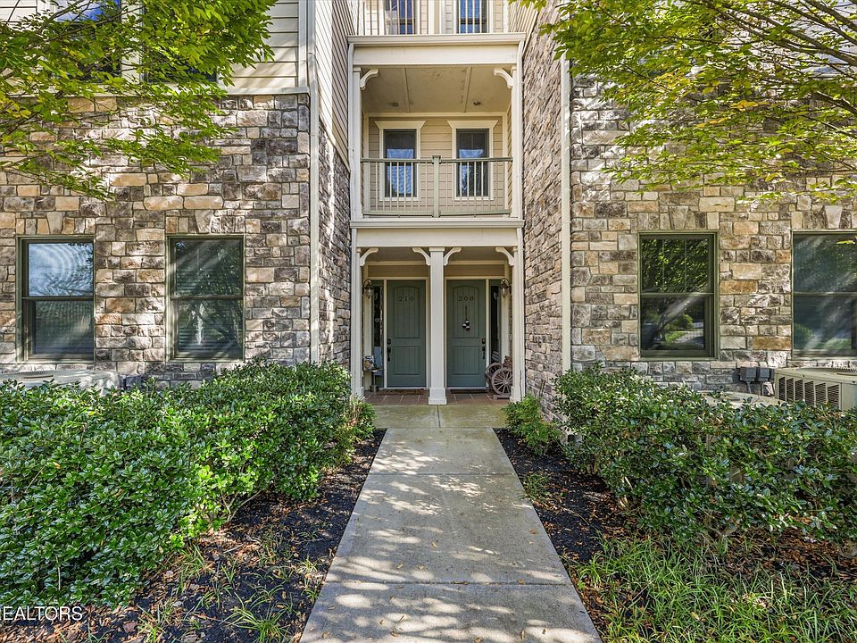 1st image of 210 Waterside Cir