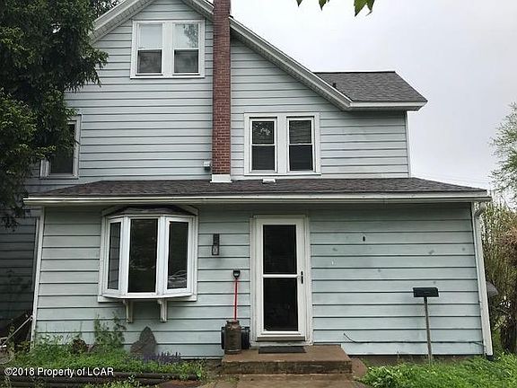 4th image of 160 Church St
