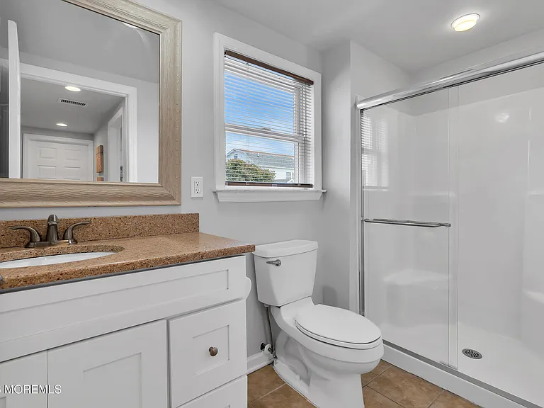 27 Arnold Ave — Photo 39