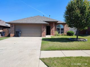 505 SW 43rd St, Moore, OK 73160