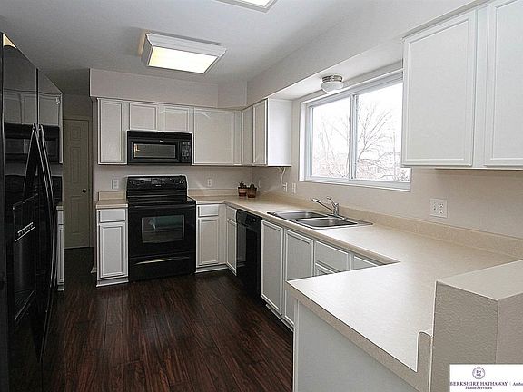5th image of 16124 Redwood St