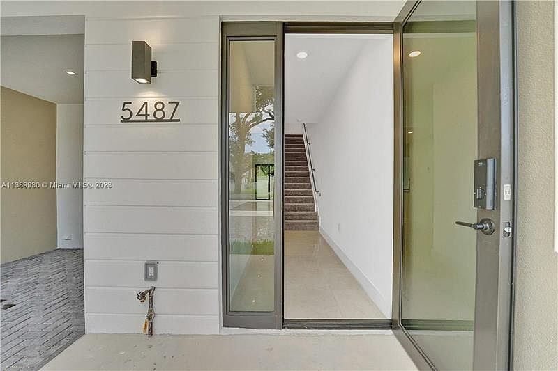 1st image of 5487 Oak Pl