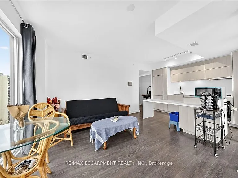 370 Martha St #710 — Photo 22