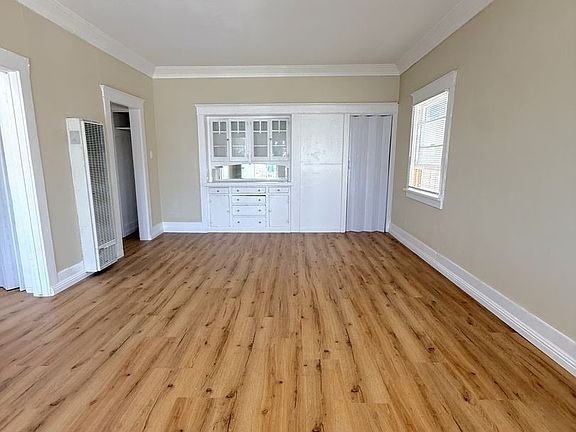4th image of 2120-2124 Linden Ave #2120