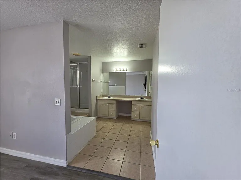 406 Washington Palm Loop — Photo 7