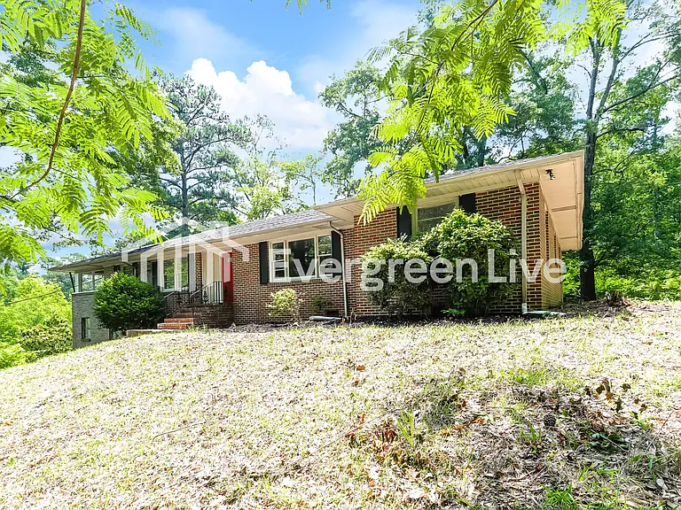 145 Grainger Dr — Photo 2