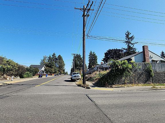 5th image of 5726 N 45th St